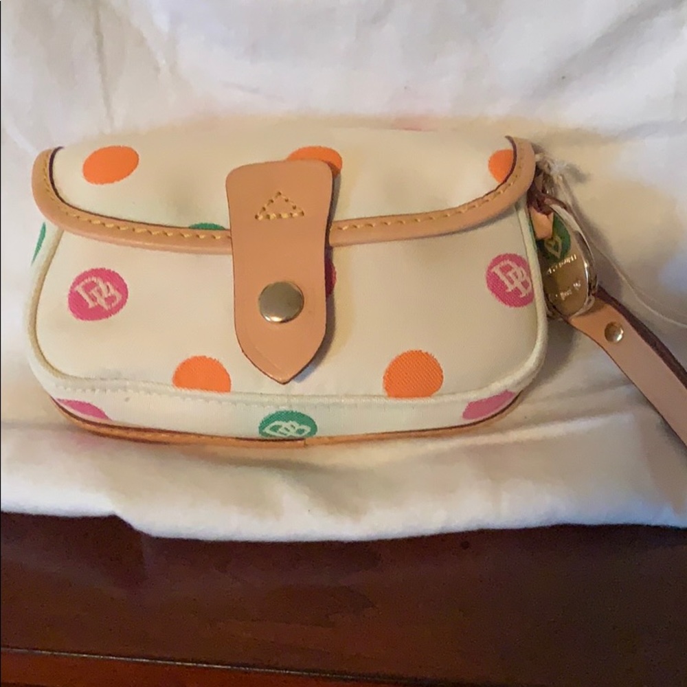 Dooney & Bourke pouch